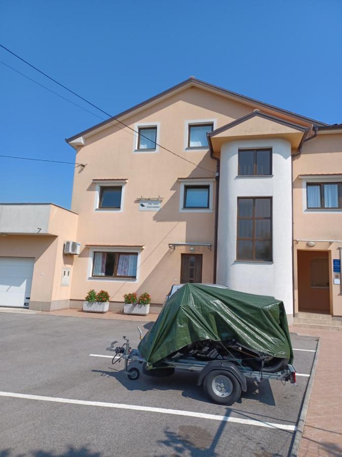 Apartman Alen Podhum Екстер'єр фото